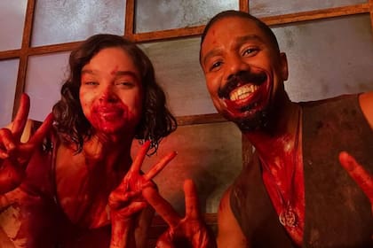 Michael B. Jordan coprotagonizó Sinners junto a Hailee Steinfeld