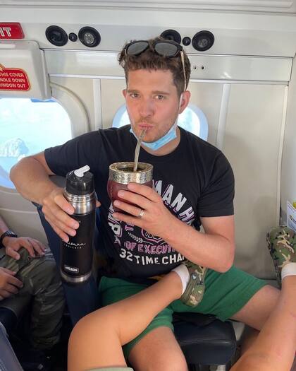 Michael Bublé ya es un habitué del mate por su esposa, Luisana Lopilato