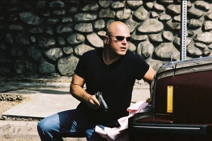 Michael Chiklis como Vic Mackey en la serie The Shield: "No hay razón para volver a usar un arma de fuego real en el rodaje de una película", dijo a NYT