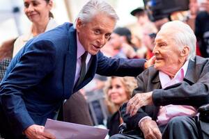 Michael, sin herencia: no recibirá nada de Kirk Douglas, que falleció este mes