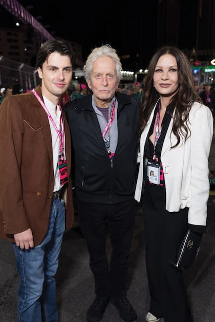 Michael Douglas y Catherine Zeta-Jones junto a su hijo Dylan