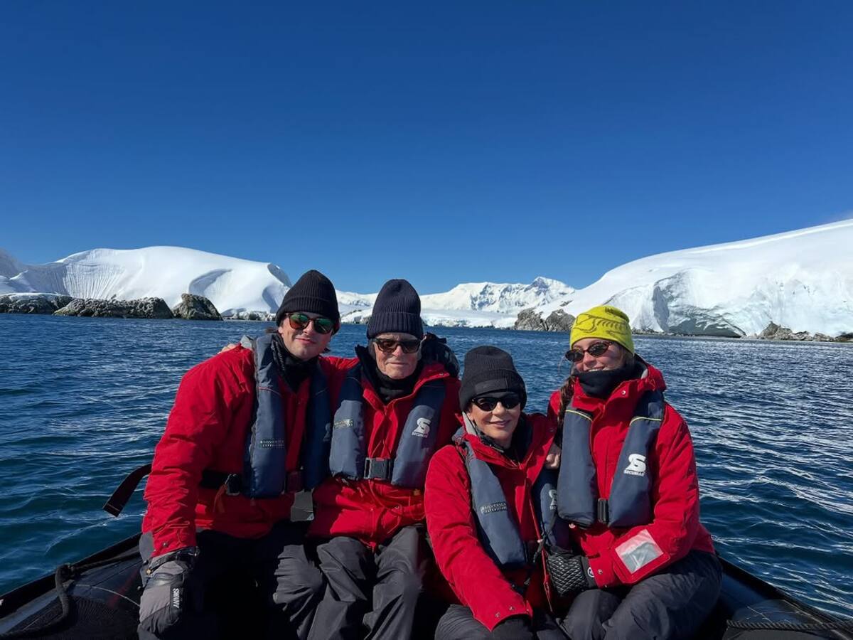 Michael Douglas, Catherine Zeta-Jones e seus filhos estão de férias no Sul Michael Douglas, Catherine Zeta-Jones e seus filhos estão de férias no Sul