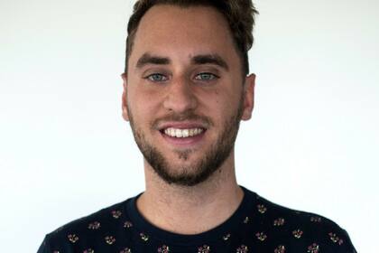 Michael hoy, a los 23 años tiene su propia empresa de marketing digital ya está preparando su segunda novela