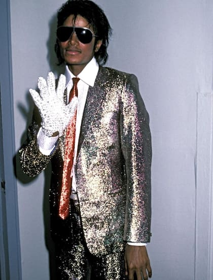 Michael Jackson hizo una tradición en sus looks usar un guante blanco