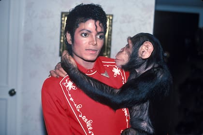 Michael Jackson y su chimpancé, Bubbles (foto: CHANNEL 4 PICTURE PUBLICITY)