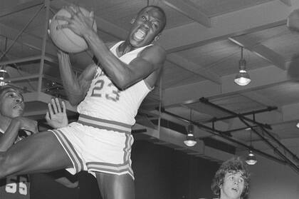 Michael Jordan en la Laney High School in Wilmington, NC.