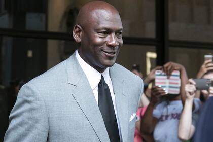 Michael Jordan se retira tras la primera jornada del juicio que se desarrolla en Chicago