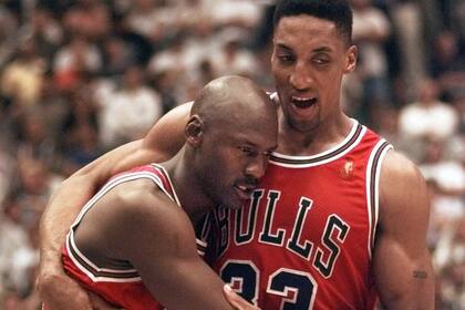 Michael Jordan junto a Scottie Pippen con quien lideraron a los Bulls a ser multicampeones