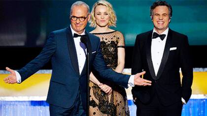 Michael Keaton, Rachel McAdams y Mark Ruffalo, los protagonistas de En primera plana, la película ganadora de la noche de los SAG