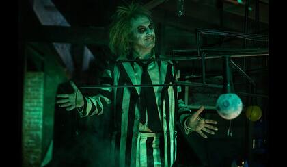 Michael Keaton regresa como fantasma en Beetlejuice Beetlejuice