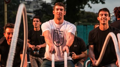 Michael Phelps, durante el entrenamiento con cientos de seguidores en Palermo