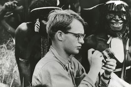 Michael Rockefeller dejó como legado 4000 negativos en blanco y negro de su experiencia con los nativos de Nueva Guinea