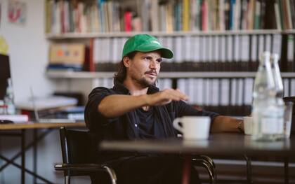 Michael Sailstorfer, el artista alemán que revolucionó una playa de Inglaterra en 2014