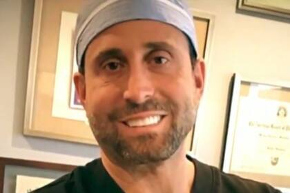 Michael Salzhauer, conocido como Doctor Miami, fue el creador del innovador método de colocar bótox "al paso", que convoca a cientos de pacientes