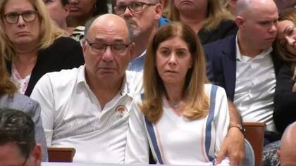 Michael Schulman y su esposa Linda Schulman, padres de Scott Beigel, estaban en la audiencia