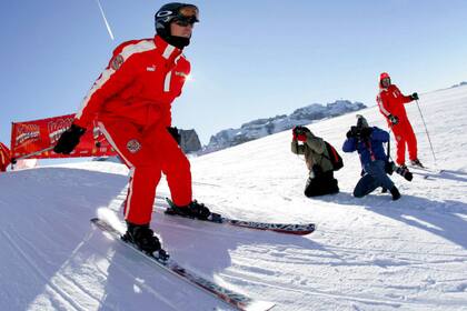 Michael Schumacher esquiando en Italia, en enero de 2006