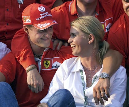 Michael Schumacher y su mujer, Corinna, en tiempos felices y mientras el alemán corría en el equipo Ferrari
