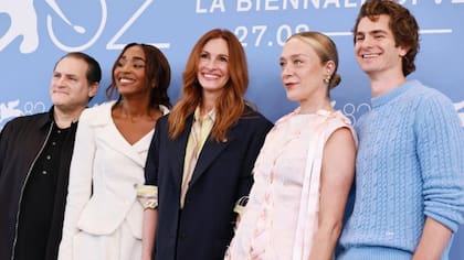 Michael Stuhlbarg, Ayo Edebiri, Julia Roberts, Chloë Sevigny y Andrew Garfield
