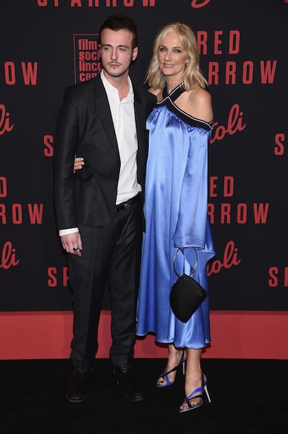 Micheál junto a su tía Joely Richardson, hermana menor de su madre