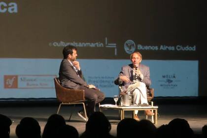 Michel Houellebecq, entrevistado por Gonzalo Garcés, en una visita anterior a Buenos Aires; el autor volverá a la Argentina en 2026