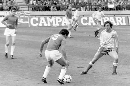 Michel Platini (2 de junio de 1978): los roles se invirtieron en Mar del Plata: el genial francés marca al italiano Claudio Gentile (ganó Italia 2-1); la joven figura gala iba a marcar el gol en la derrota con la Argentina y más tarde ganó tres veces el Balón de Oro, entre 1983 y 1985