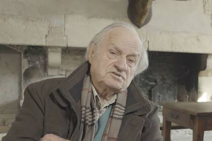 Michel Pont tiene 87 años y con sus 110 aviones de combate se convirtió en un coleccionista récord