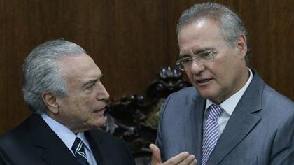 Michel Temer junto a Renan Calheiros
