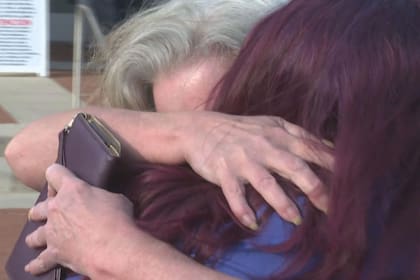 Michele y Amanda compartieron un abrazo conmovedor