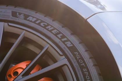 Nunca se debe desinflar un neumático en caliente