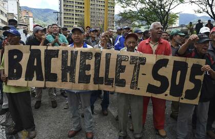 Manifestantes piden ayuda a la jefa de la oficina de derechos humanos de la ONU