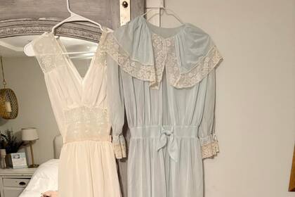 Michelle Morgan encontró una bata y un camisón cuidadosamente guardados junto a una carta de 1954