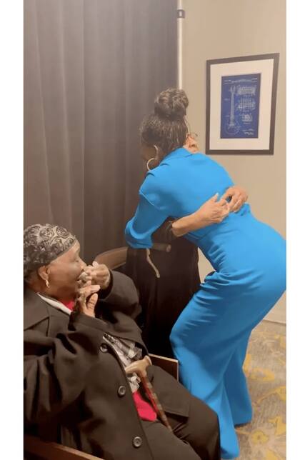 Michelle Obama saludó a una mujer que cumplió 100 años y cuyo sueño era conocer a la ex primera dama de Estados Unidos