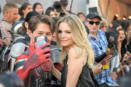 Michelle Pfeiffer, flamante incorporación a la saga, rodeada de fanáticos