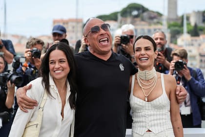 Michelle Rodriguez, Vin Diesel y Jordana Brewster participaron este miércoles en Cannes de un homenaje a la saga Rápido y furioso