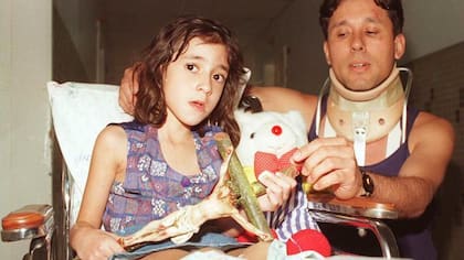Michelle y Gonzalo en el Hospital Universitario del Valle, en Cali. La pequeña siempre tuvo una imagen del Milagroso de Buga en sus manos
