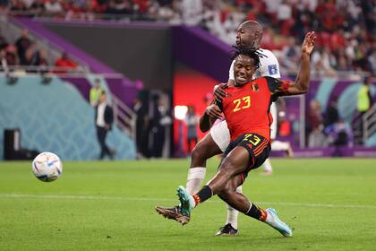 Michy Batshuayi, de Bélgica, marca su primer gol durante el partido del Grupo F de la Copa Mundial de la FIFA Qatar 2022