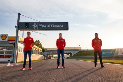 Roberto Schawrtzman, Callum Ilott y Mick Schumacher, los tres jóvenes talentos de la Academia Ferrari ensayaron en el circuito de Fiorano en una Ferrari de 2018