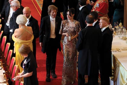 Mick Jagger con su novia, Melanie Hamrick, que impactó con un strapless con brillos y chaqueta a juego de Jenny Packham. La coreógrafa y ex bailarina del American Ballet Theatre y el frontman de los Rolling Stones están juntos desde 2014 y tienen un hijo en común, Deveraux, de 8 años.