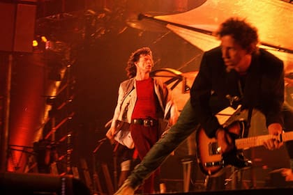 Mick Jagger y Keith Richards durante uno de los cinco históricos recitales de los Rolling Stones en el estadio de River, en 1995