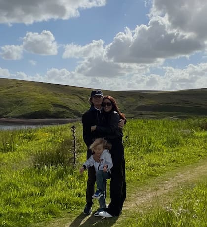 Mick Jagger y Melanie Hamrick junto al hijo octavo y último hijo del cantante en uno de sus viajes alrededor del mundo