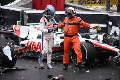 Mick Schumacher, hijo de Michael, destrozó su Haas tantas veces que la escudería ya no le tiene paciencia: "En este deporte, ser casi un piloto novato no es posible: cuesta demasiado", se queja el equipo.