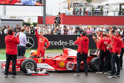 Mick Schumacher el domingo en el Gran Premio de Alemania, cuando dio una vuelta al circuito en la Ferrari de su papá.