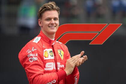 Mick Schumacher tiene 21 años, compite en Fórmula 2 y es hijo del piloto más exitoso de todos los tiempos en Fórmula 1.