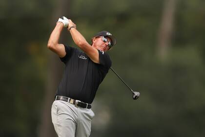 Phil Mickelson empezó bien, pero terminó muy lejos: 79 impactos 