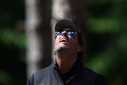 Mickelson tocó fondo en 2019, pero se repuso notoriamente a nivel deportivo con la conquista del PGA Championship en 2021; sin embargo, su adicción al juego lo mantuvo atado
