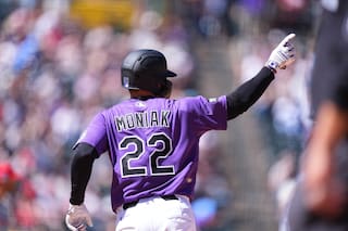 Mickey Moniak pega dos jonrones y Rockies vencen 4-1 a Filis