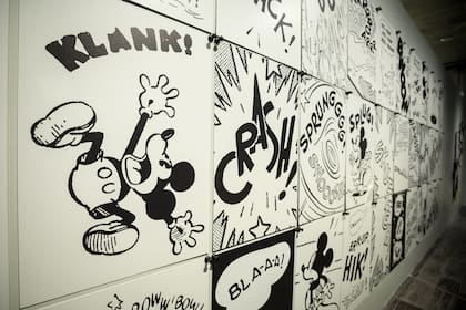 Mickey Mouse como ícono pop en la obra de Brian Roettinger que se exhibe en el CCK