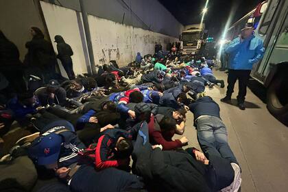 Micros requisados a hinchas de la U. de Chile tras los incidentes en Avellaneda