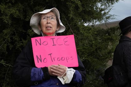 "Midway Blitz": Iniciada en septiembre de 2025, esta operación del DHS buscaba identificar y expulsar a inmigrantes con antecedentes criminales graves