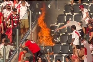 Se prendió fuego parte de una tribuna en el Monumental en la previa del Superclásico